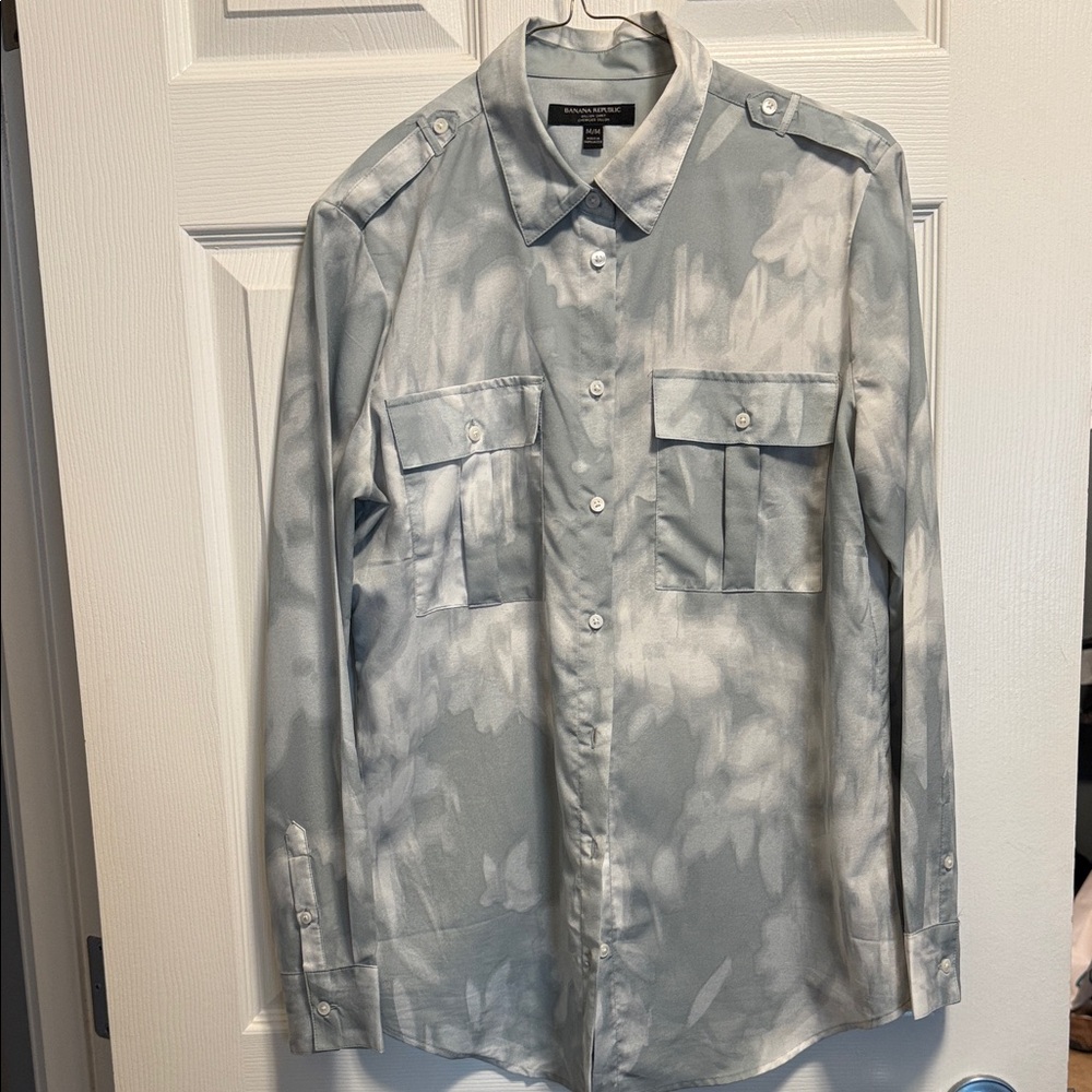 Banana Republic Pale Gray Floral Satin-Feel Button Front Shirt